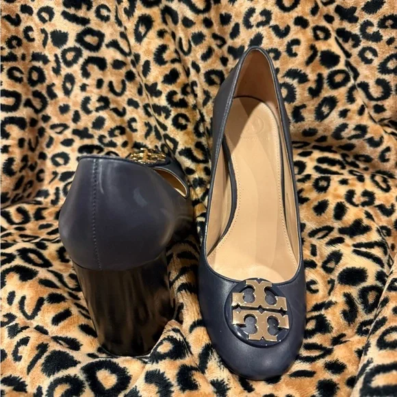 Tory Burch Blue Heels Elegant Design - Picture 2 of 2